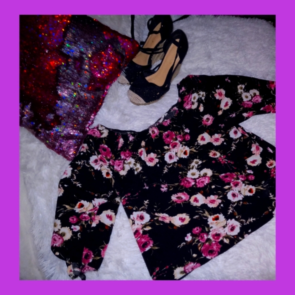 CUTE floral off the should blouse Medium